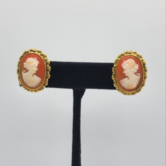 Vintage Gold carved shell cameo earrings - Picture 1 of 8